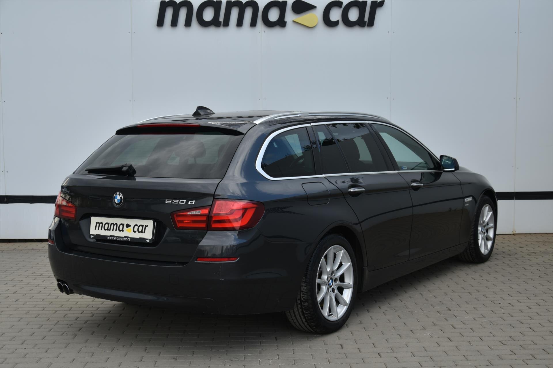 BMW Řada 5 Kombi 3,0 l 190 kw