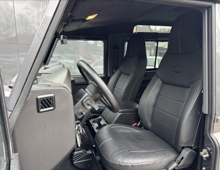 Land Rover Defender Skříň 2,2 l 90 kw