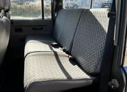 Land Rover Defender 10