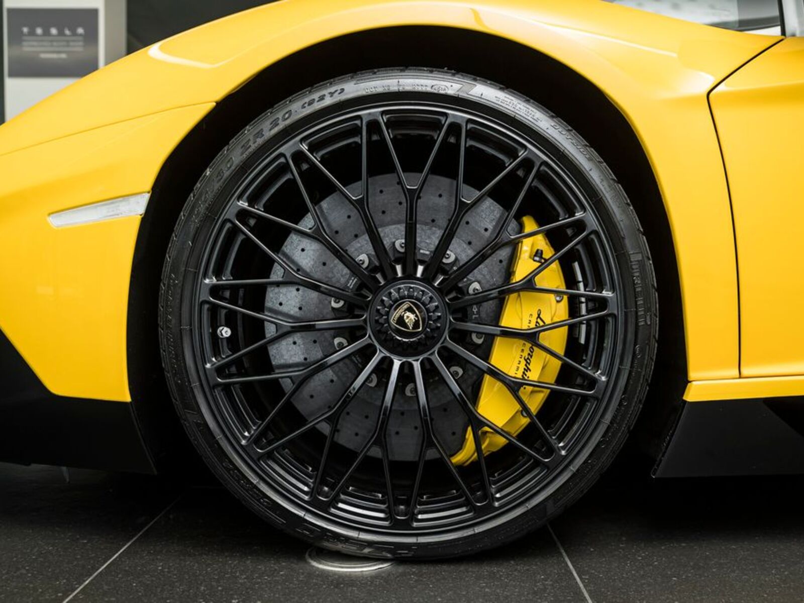 Lamborghini Aventador 18