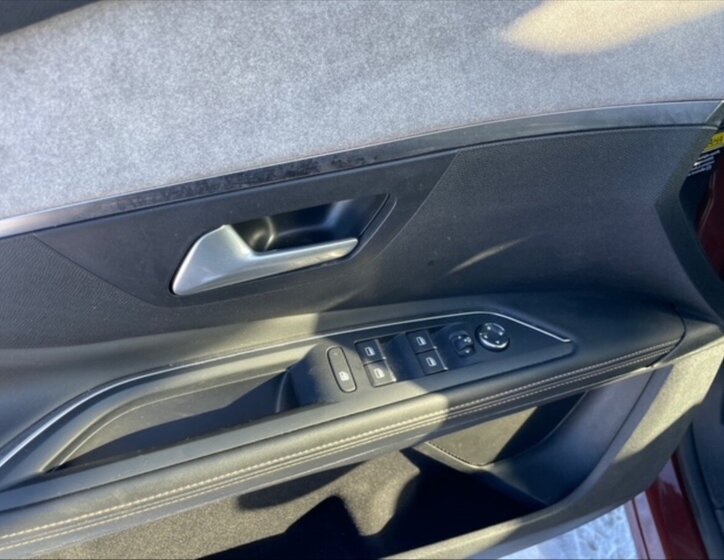 Peugeot 5008 SUV 2,0 l 130 kw