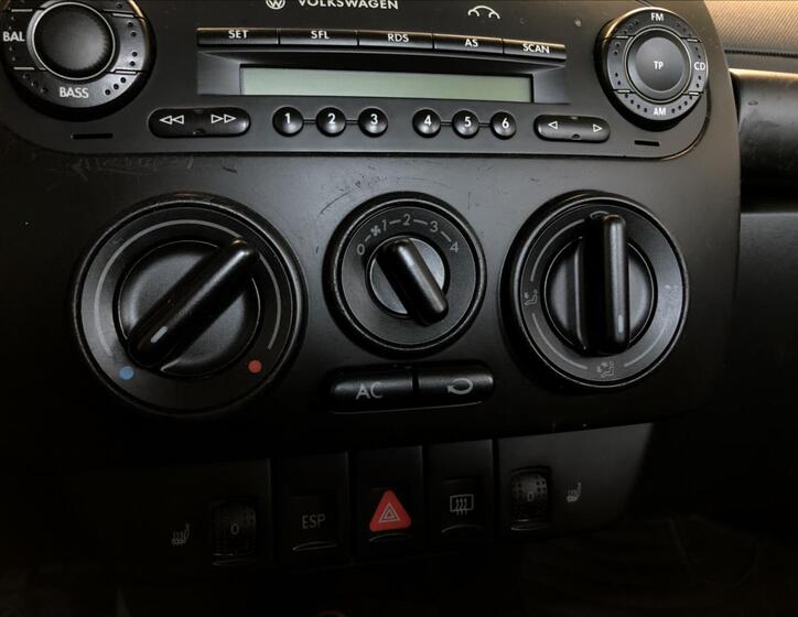 Volkswagen New Beetle 25