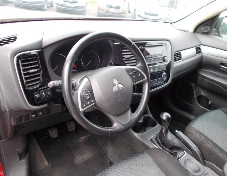 Mitsubishi Outlander SUV / Terénní 2,0 l 110 kw