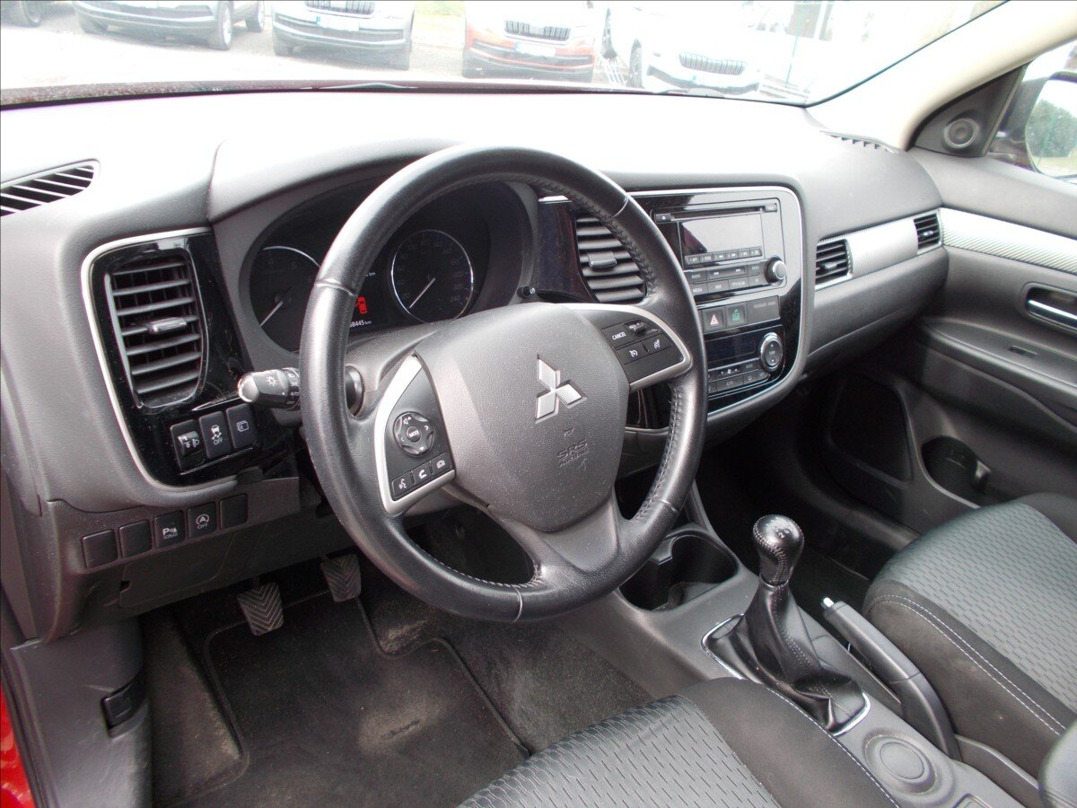 Mitsubishi Outlander SUV / Terénní 2,0 l 110 kw