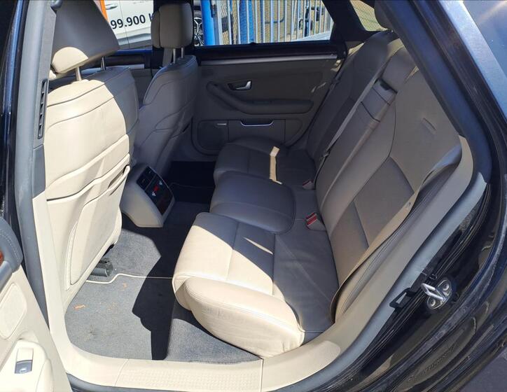 Audi A8 6