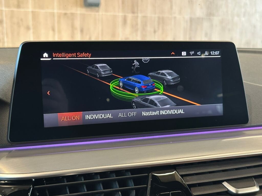 BMW Řada 5 Kombi 3,0 l 195 kw