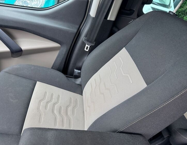 Ford Tourneo Custom 19