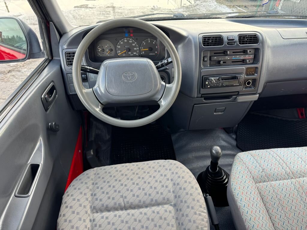 Toyota Hi-Ace Skříň 2,4 l 55 kw