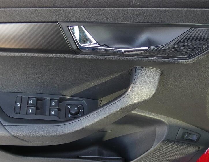 Škoda Karoq SUV / Terénní 1,5 l 110 kw