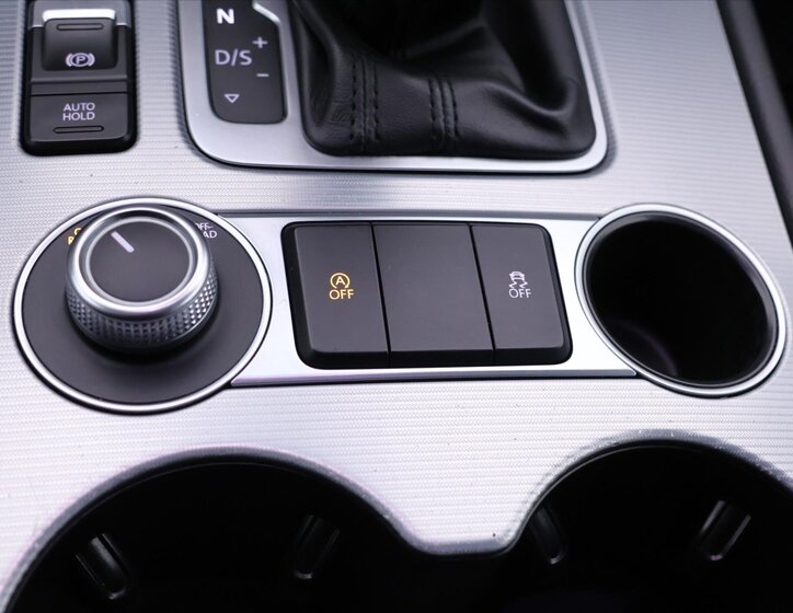 Volkswagen Touareg SUV / Terénní 3,0 l 193 kw