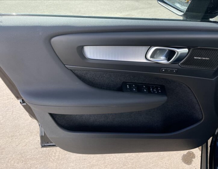 Volvo XC40 SUV / Terénní 2,0 l 145 kw