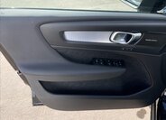 Volvo XC40 SUV / Terénní 2,0 l 145 kw