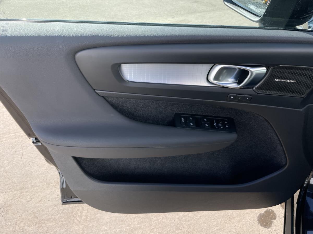 Volvo XC40 SUV / Terénní 2,0 l 145 kw