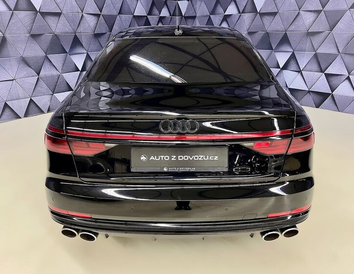 Audi S8 6