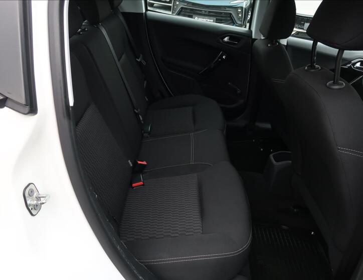 Peugeot 208 18