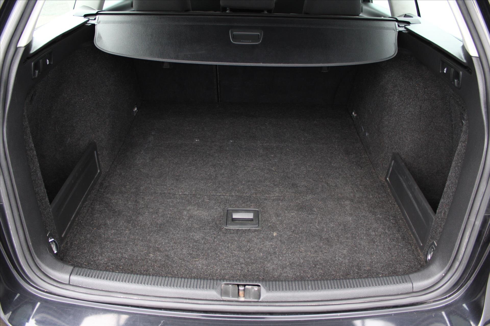 Volkswagen Passat Kombi 1,6 l 77 kw