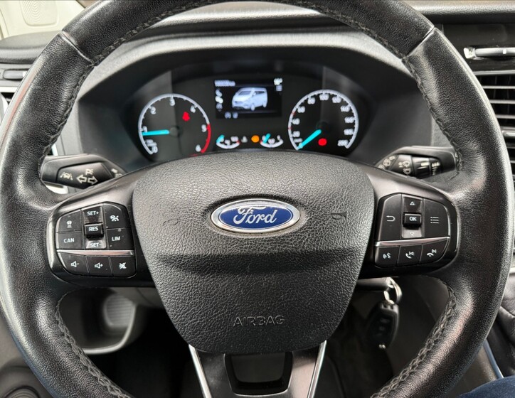 Ford Tourneo Custom 18