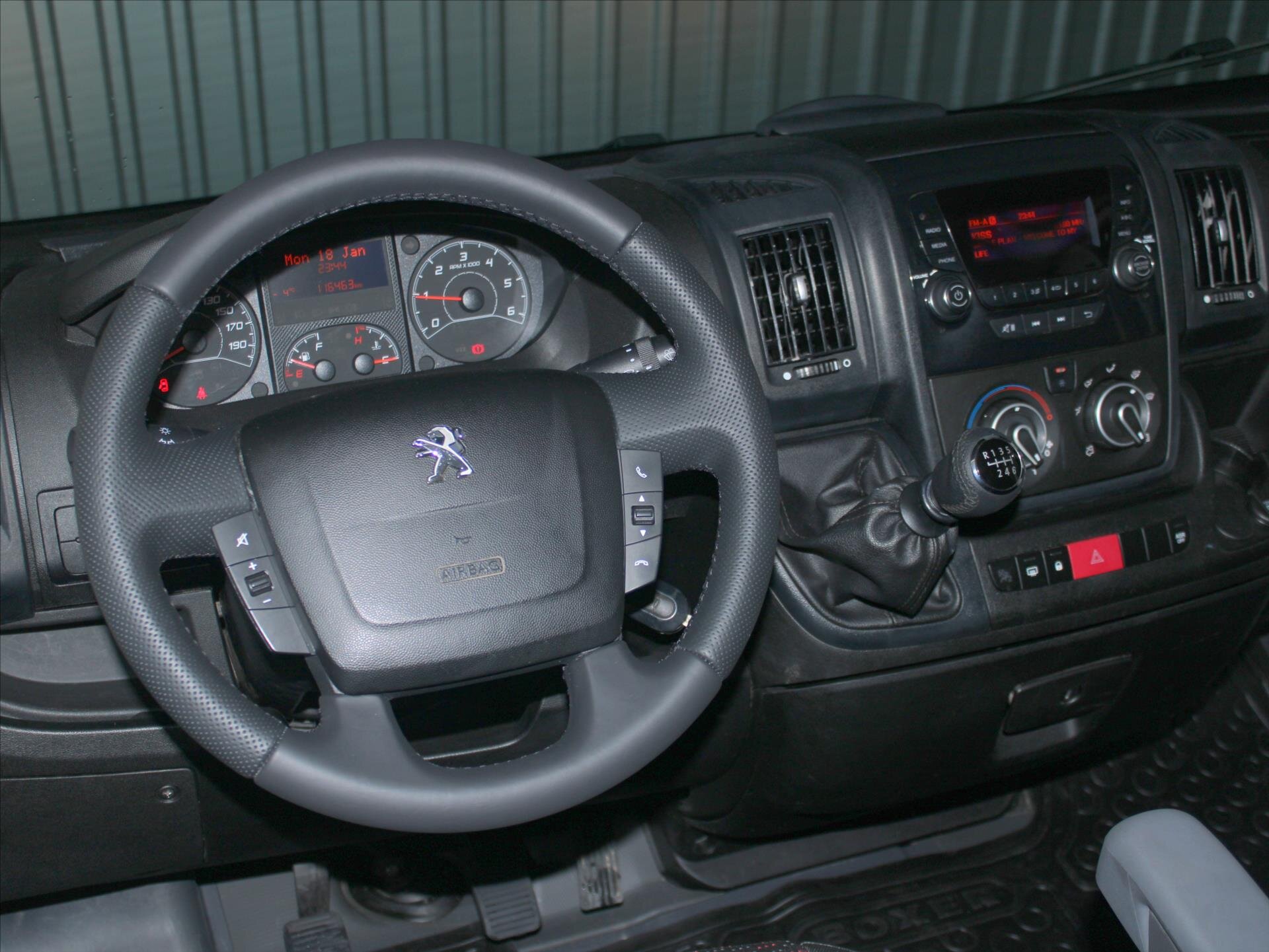 Peugeot Boxer Valník 2,0 l 120 kw