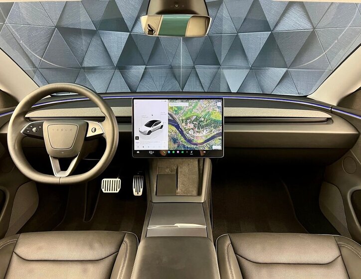 Tesla Model 3 Sedan 0,0 324 kw