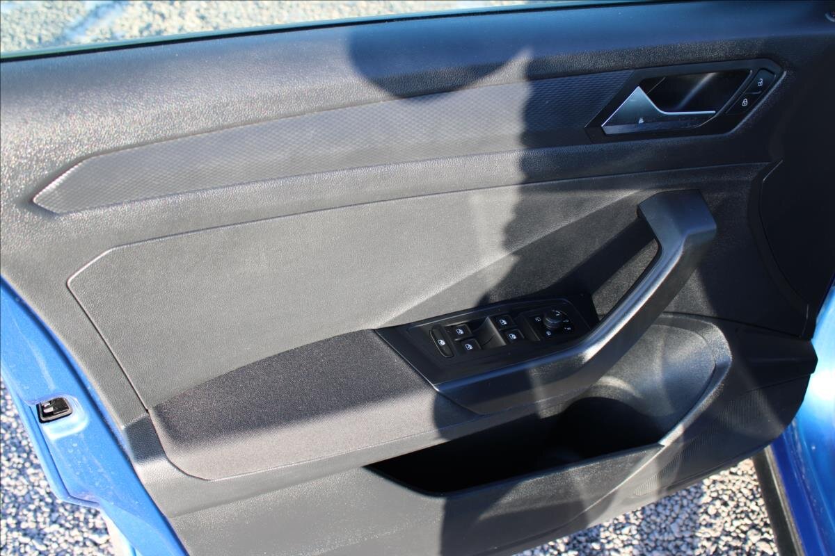 Volkswagen T-Roc SUV 1,6 l 85 kw