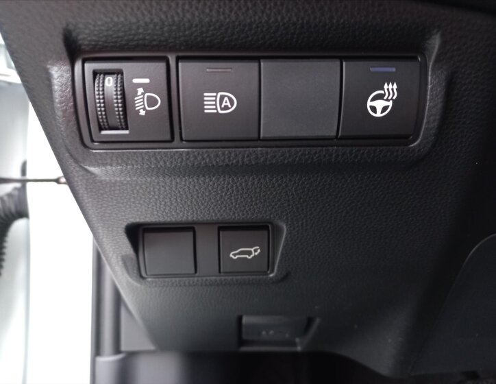 Toyota Corolla Cross CUV / Crossover 1,8 l 103 kw