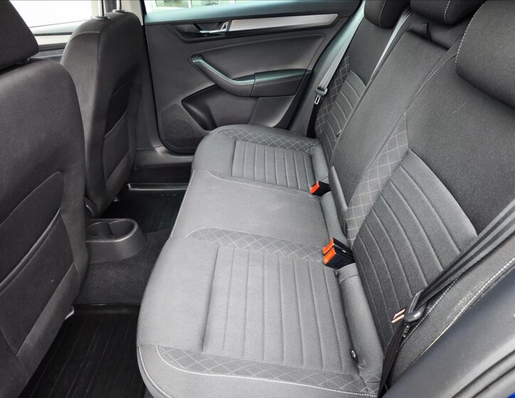 Škoda Rapid Hatchback 999,0 81 kw