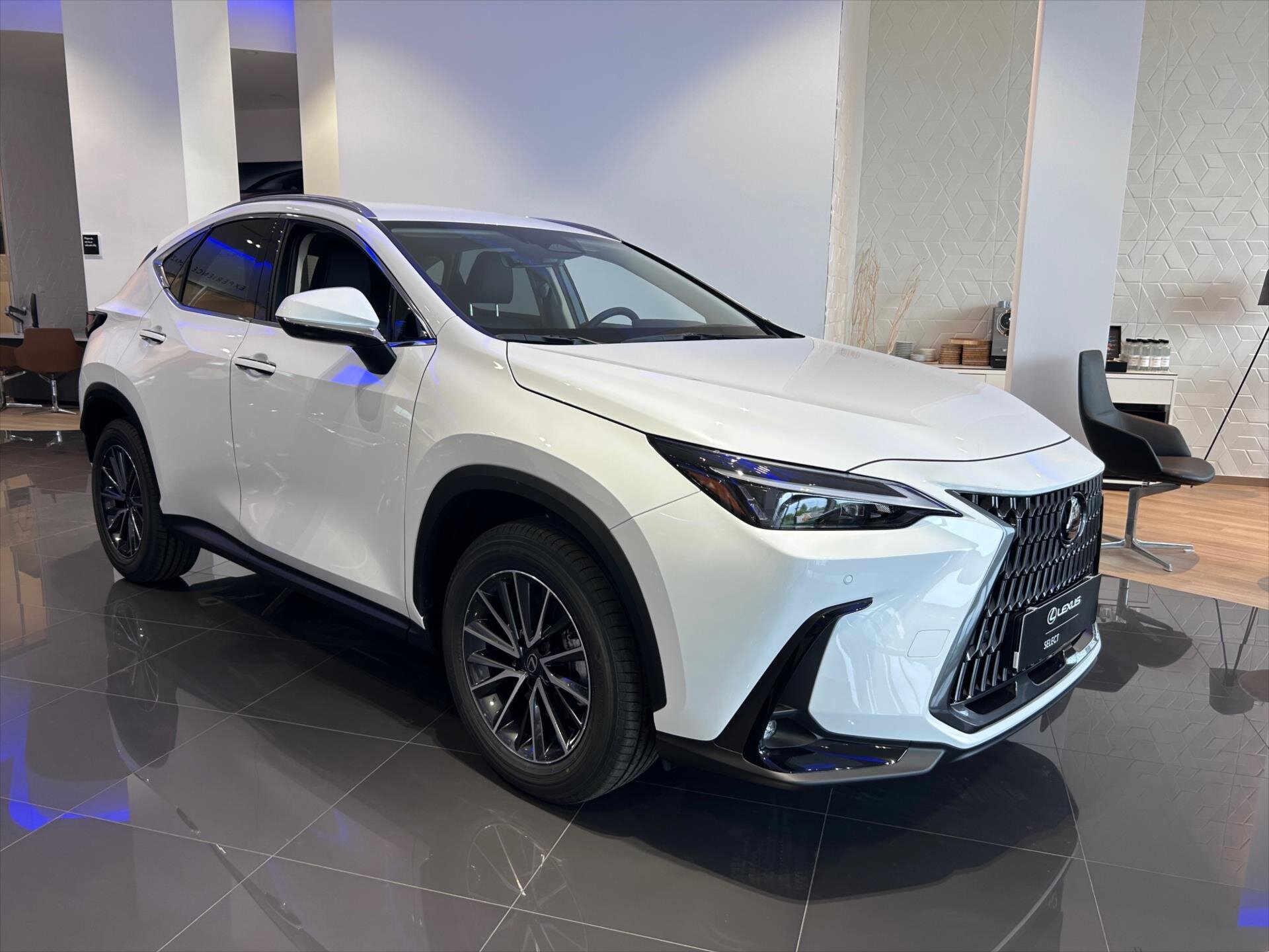 Lexus NX 350h SUV / Terénní 2,5 l 146 kw