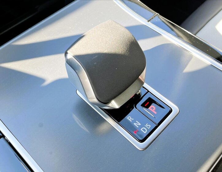 Land Rover Range Rover Velar SUV / Terénní 2,0 l 297 kw