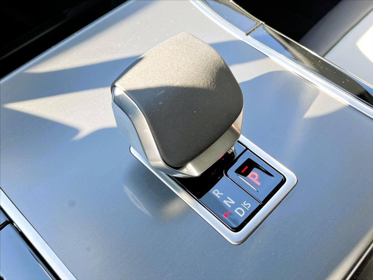 Land Rover Range Rover Velar SUV / Terénní 2,0 l 297 kw