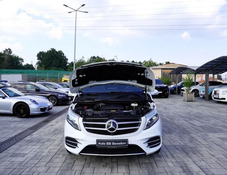 Mercedes-Benz Třídy V 9