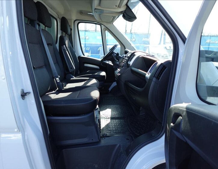 Peugeot Boxer Valník 2,2 l 121 kw