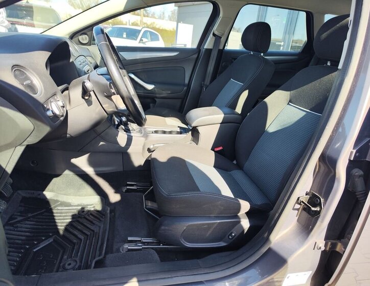 Ford Mondeo Kombi 1,6 l 118 kw