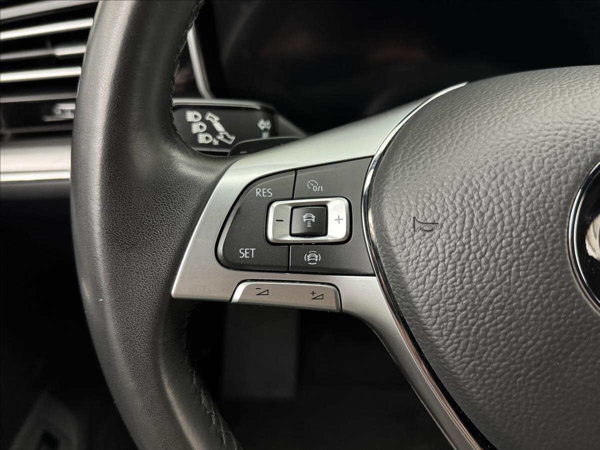 Volkswagen Touareg SUV / Terénní 3,0 l 210 kw