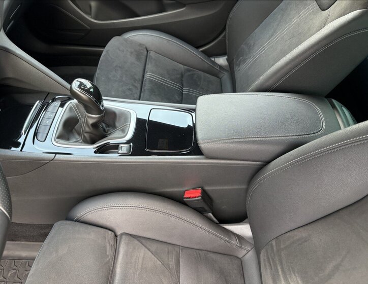 Opel Insignia Hatchback 2,0 l 128 kw