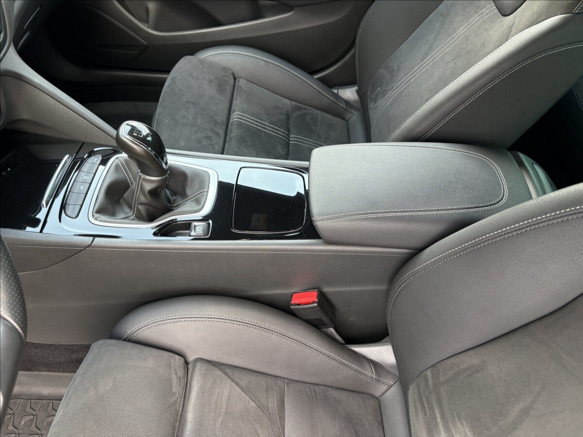 Opel Insignia Hatchback 2,0 l 128 kw