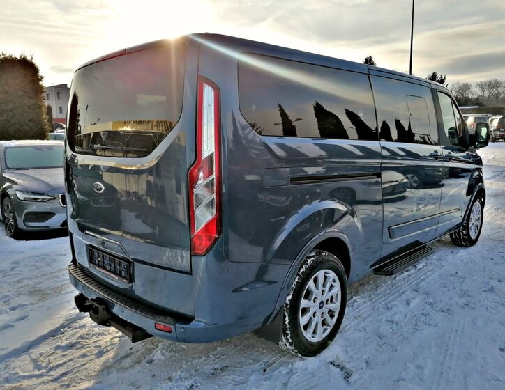 Ford Tourneo Custom 4