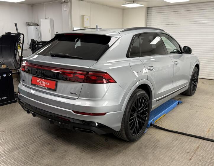 Audi Q8 6