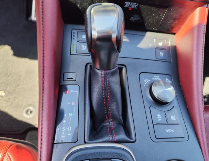 Lexus RC 300h Kupé 2,5 l 133 kw