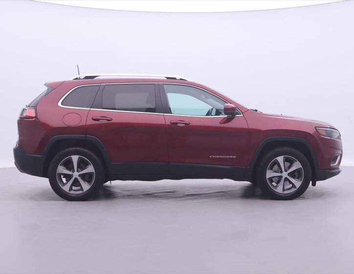 Jeep Cherokee SUV / Terénní 3,2 l 200 kw