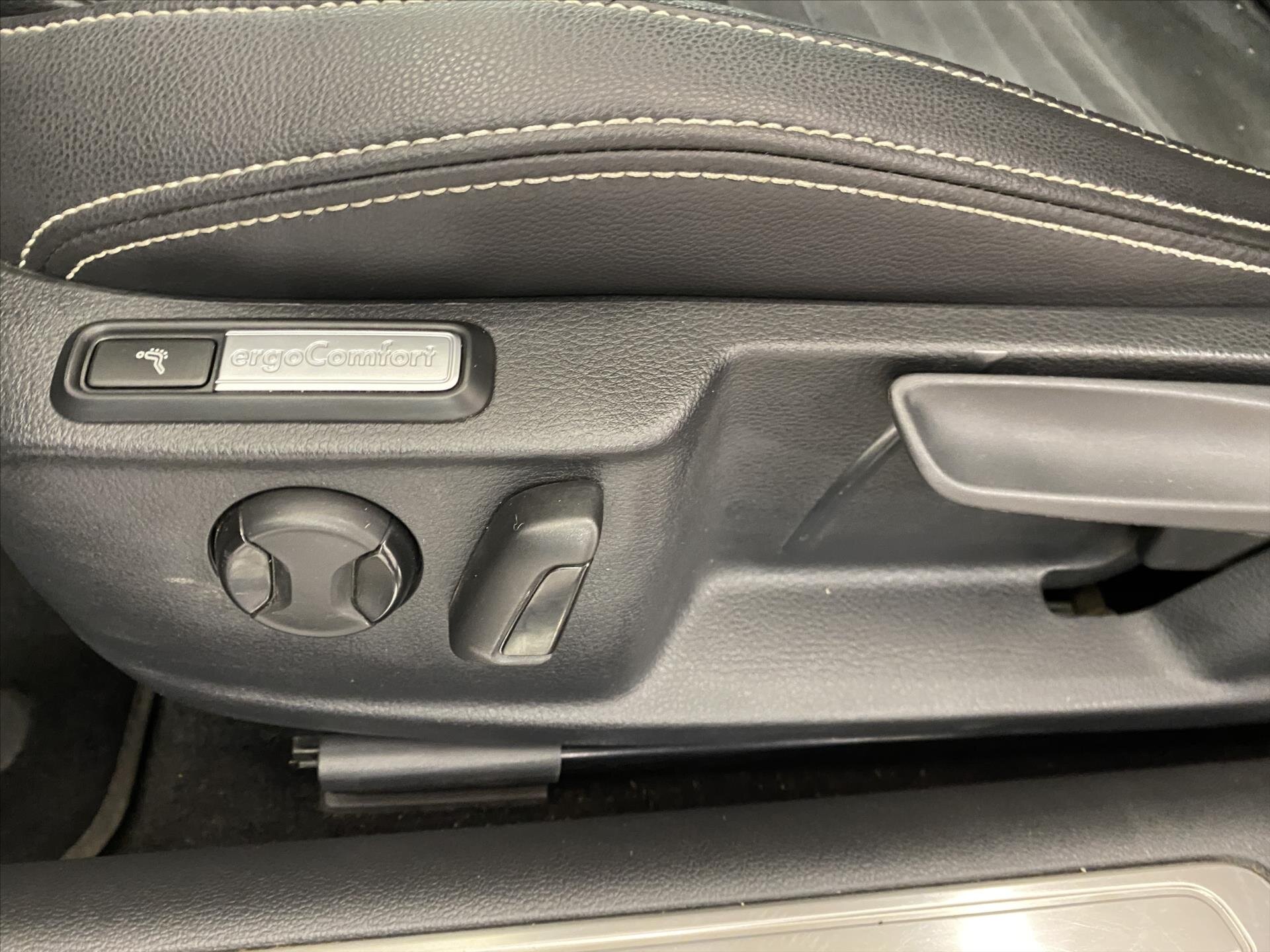 Volkswagen Passat Kombi 2,0 l 140 kw