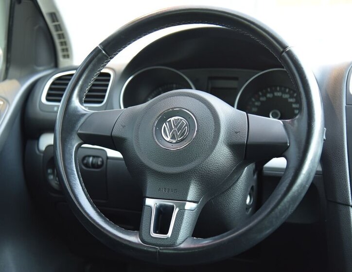Volkswagen Golf 24