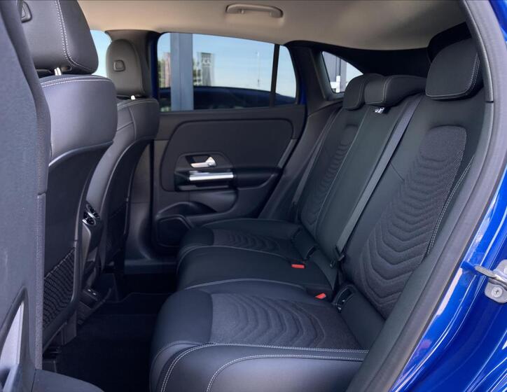 Mercedes-Benz GLA 11