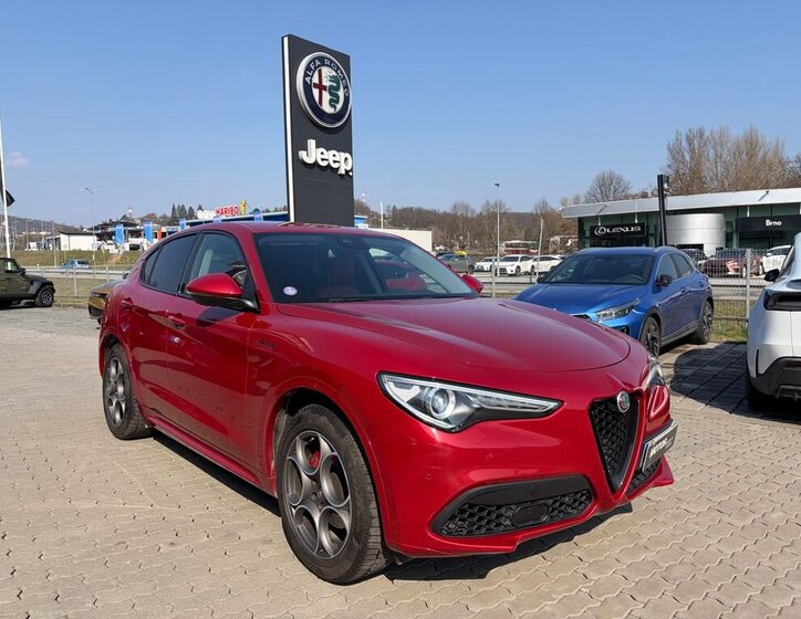 Alfa Romeo Stelvio SUV / Terénní 2,0 l 206 kw