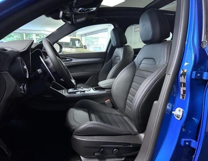 Alfa Romeo Stelvio 7