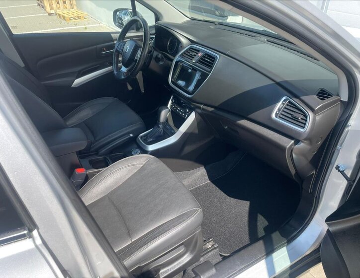 Suzuki SX4 S-Cross 6