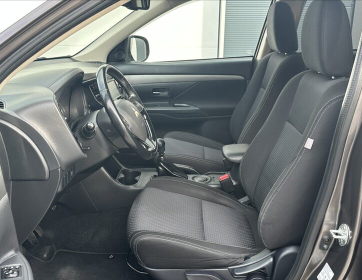 Mitsubishi Outlander SUV / Terénní 2,3 l 110 kw
