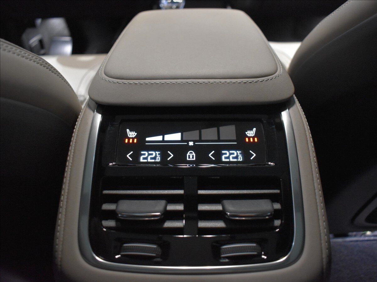 Volvo XC90 SUV / Terénní 2,0 l 335 kw