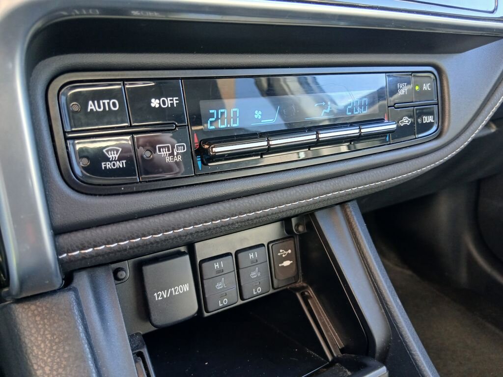 Toyota Corolla Sedan / Limuzína 1,6 l 97 kw