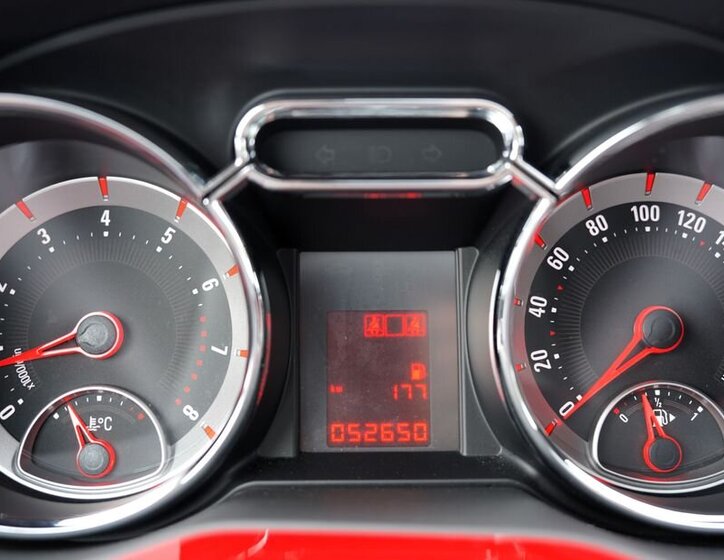 Opel Adam Hatchback 1,4 l 64 kw