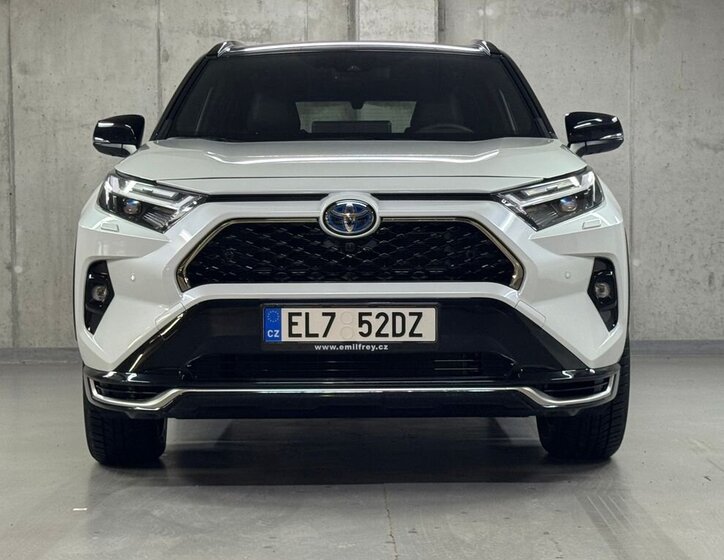 Toyota RAV4 SUV 2,5 l 228 kw